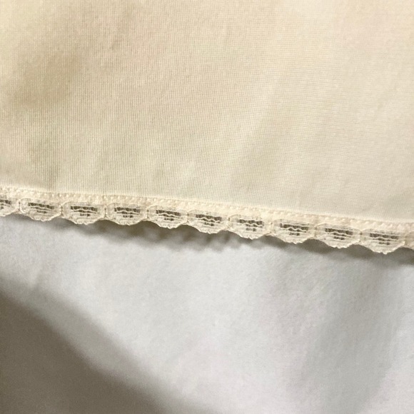 Vanity Fair Women's M Vintage Beige Satin Half Slip - Picture 6 of 8